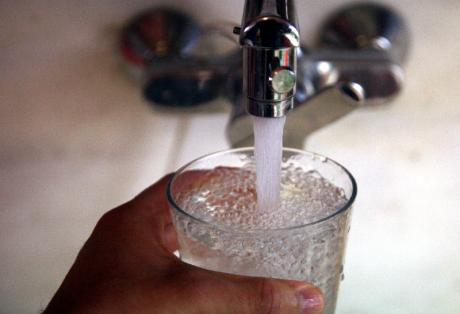 Βγαίνει θολό νερό από τις βρύσες