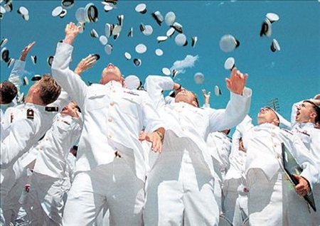 Έδιναν πλαστά διπλώματα σε ναυτικούς