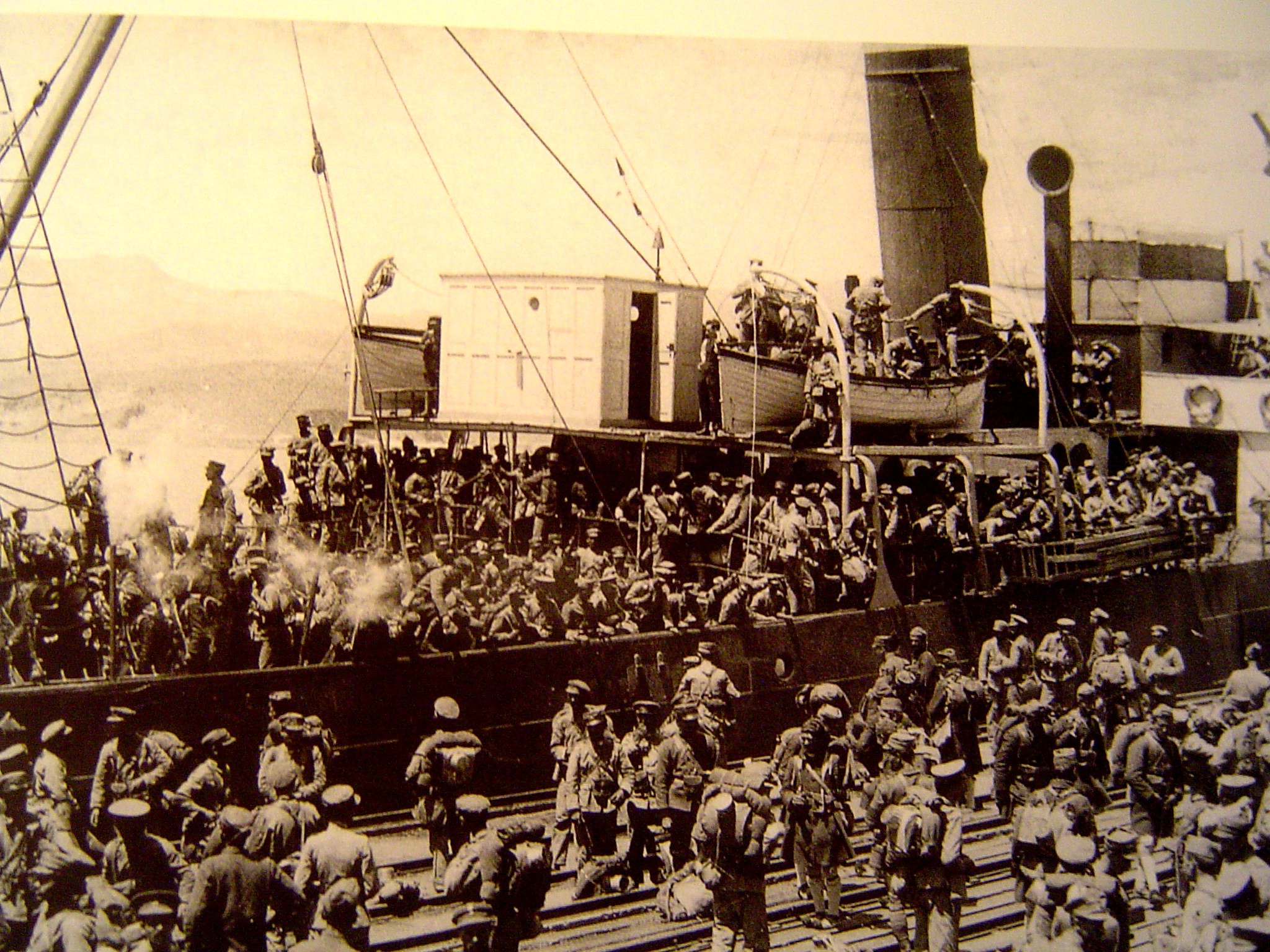 Η Σμύρνη ακόμη καίγεται