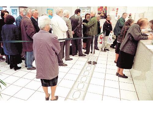 ΙΚΑ: Συνταξιούχοι σπεύσατε