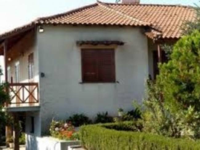 Την χτύπησαν και την λήστεψαν