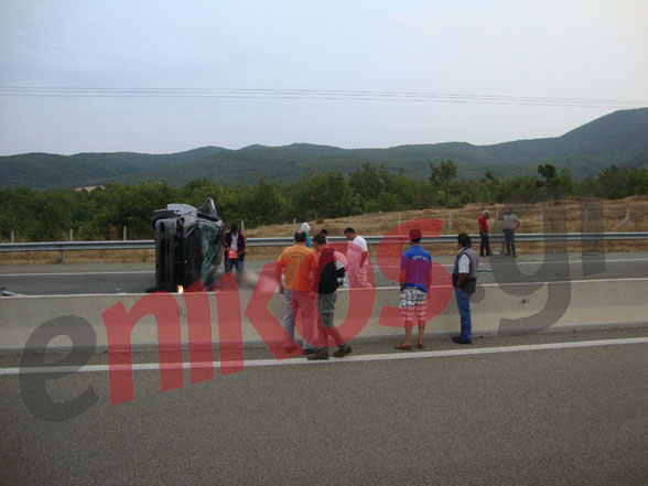 Καταγγέλλει ότι άργησε το ΕΚΑΒ