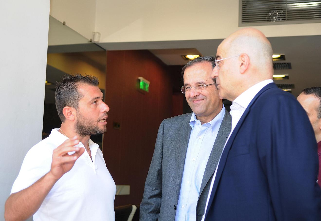 Φωτό-Η βόλτα του Σαμαρά