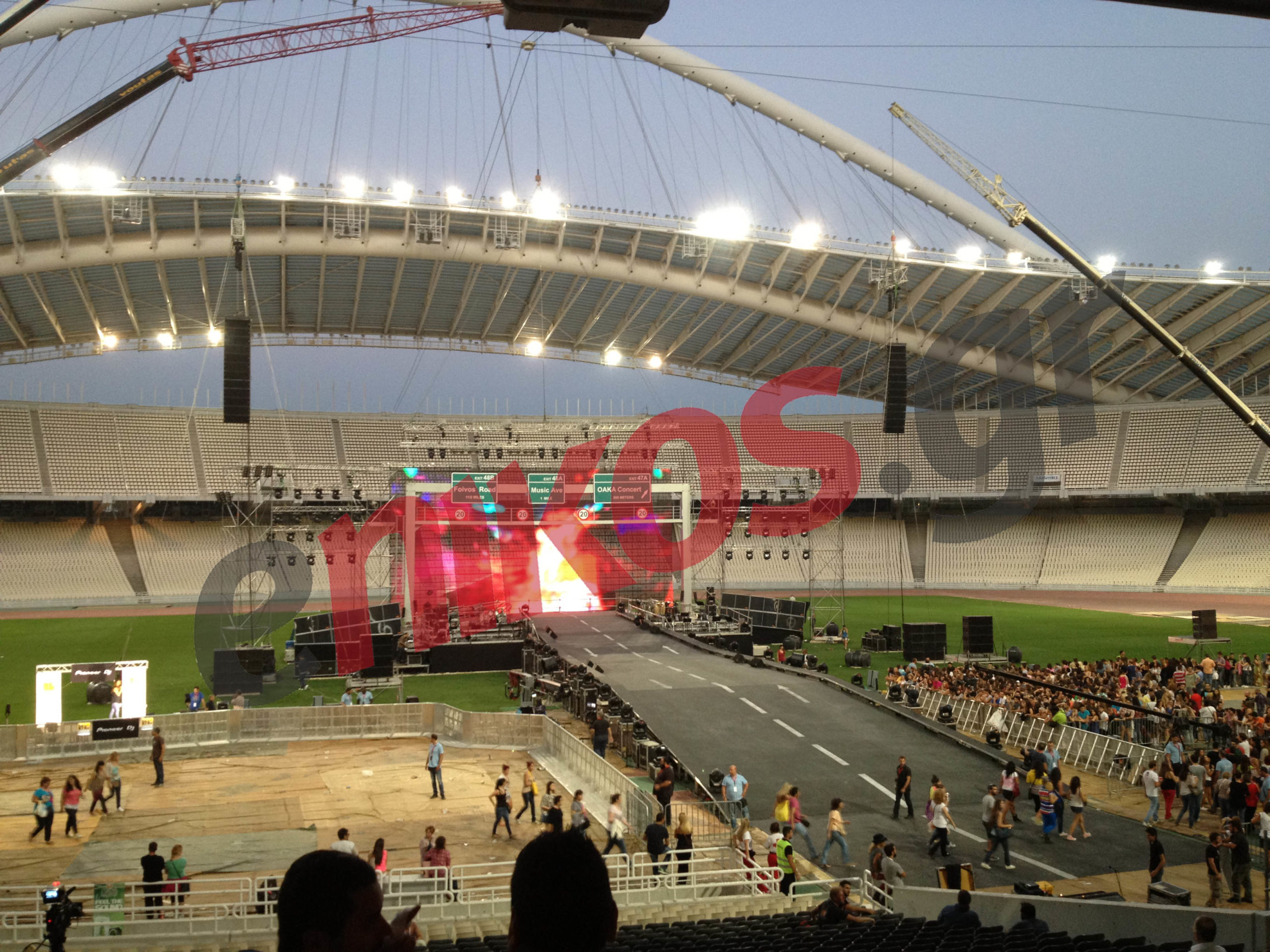 Tώρα – Το σκηνικό της συναυλίας