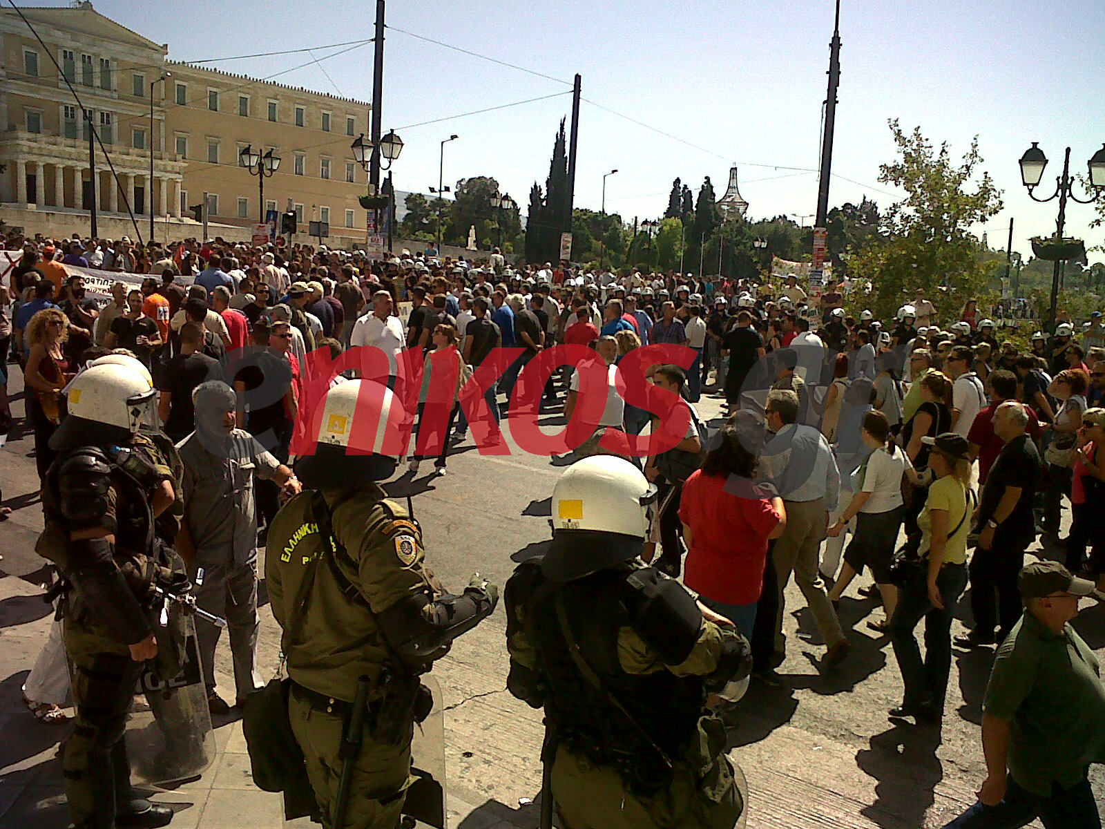 Τώρα- Διμοιρίες ΜΑΤ στο Σύνταγμα