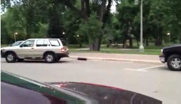 Προσοχή: προσπαθεί να παρκάρει