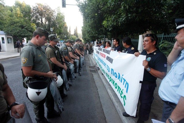 Η ένστολη διαμαρτυρία επεκτείνεται