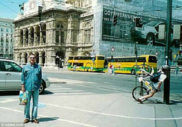 Όλα τα λεφτά το φόντο…