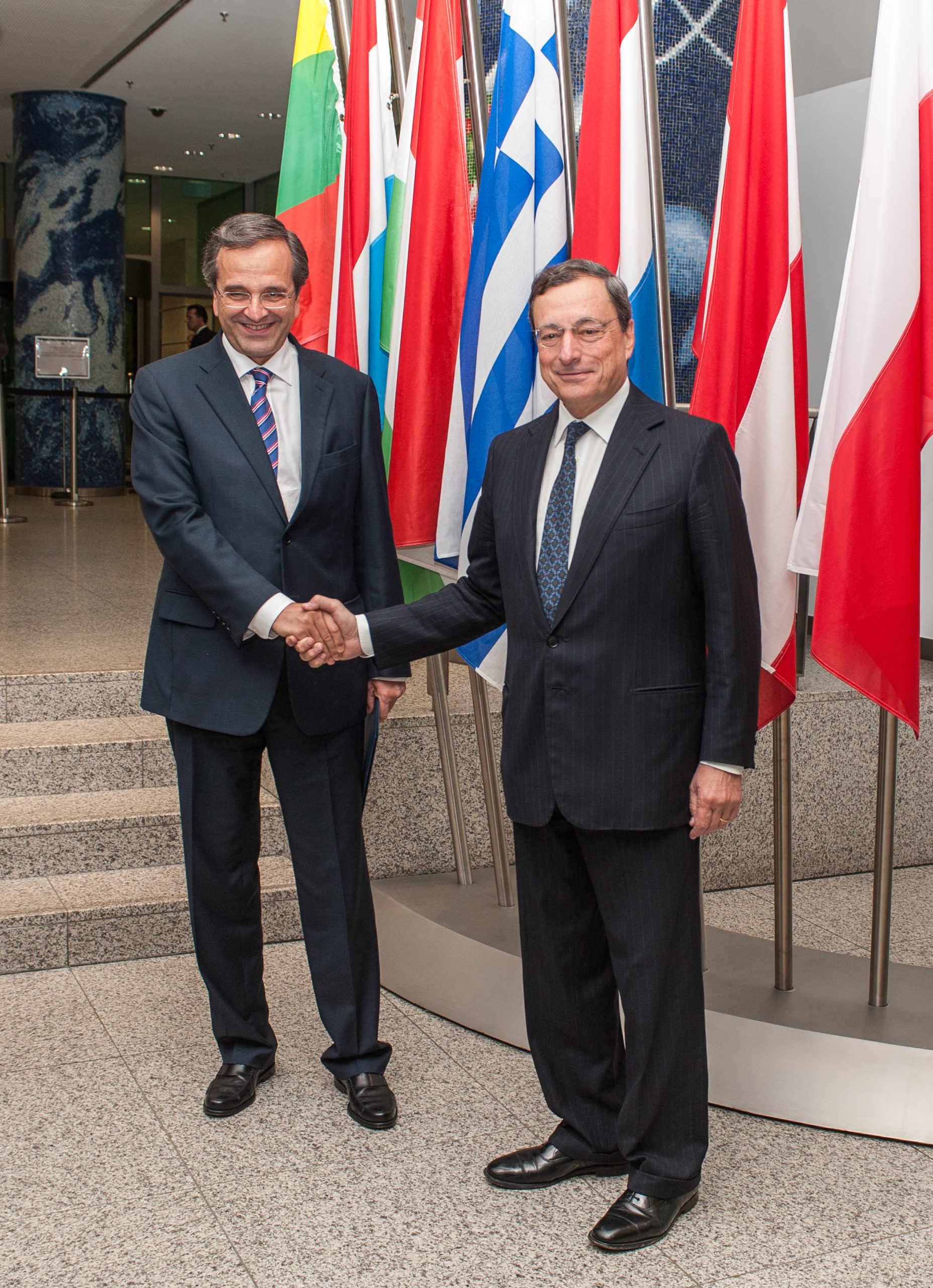 Εικόνες από το παρασκήνιο της συνάντησης Σαμαρά-Ντράγκι