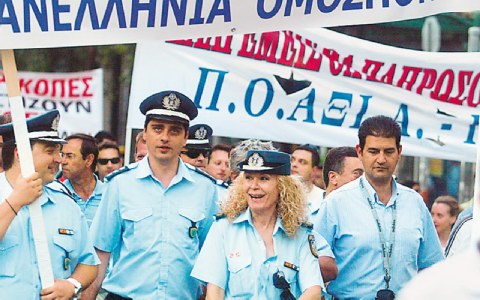 Ένστολοι για διαμαρτυρία στη ΔΕΘ