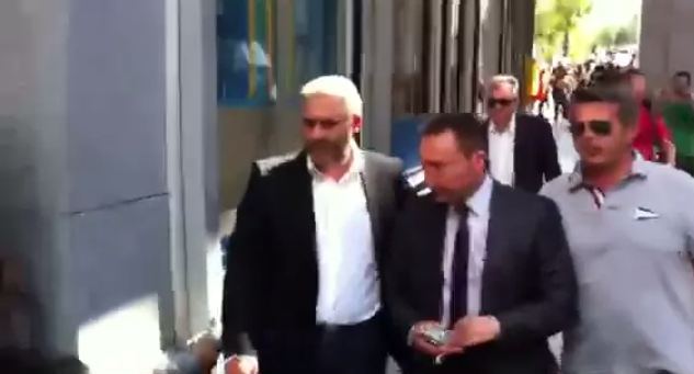 Βίντεο:Το γιουχάισμα στον Στουρνάρα