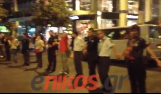 Περικύκλωσαν το Υπουργείο