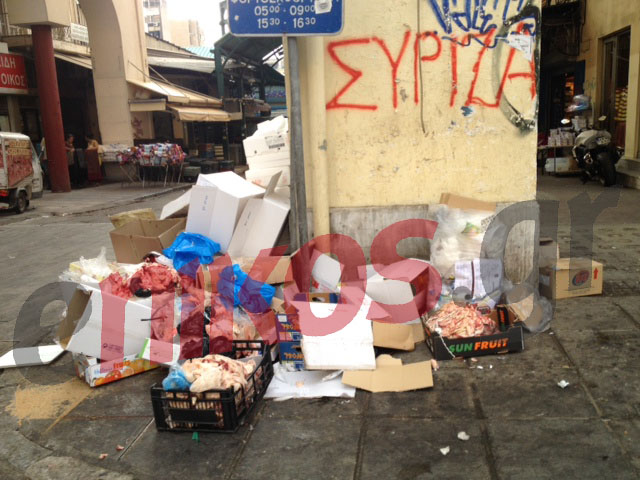Πεταμένα κρέατα στο κέντρο της Θεσσαλονίκης