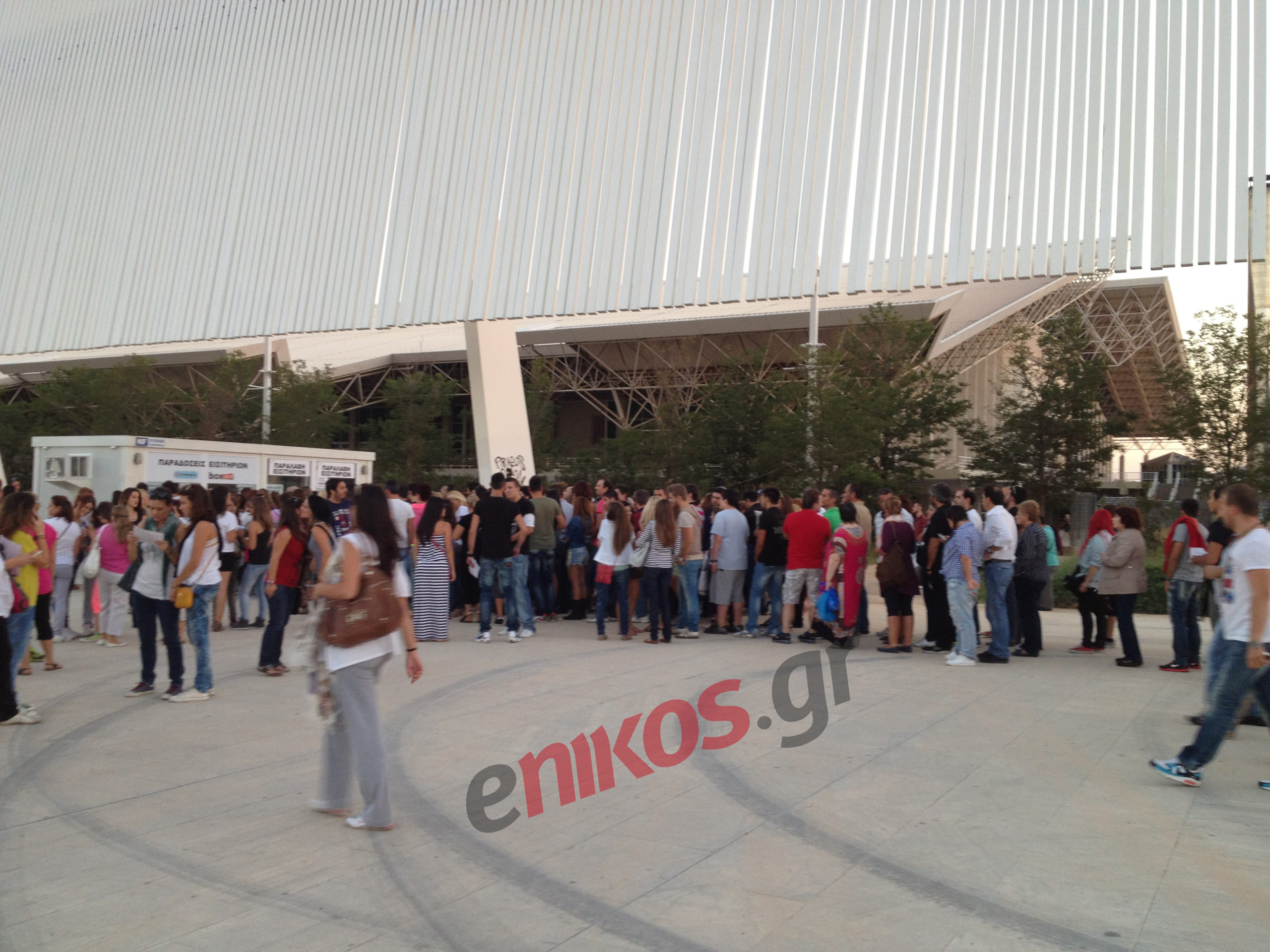 Τώρα- Στην ουρά για τη συναυλία του Φοίβου