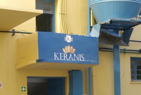 Τώρα- Αυξήθηκε η δύναμη της Πυροσβεστικής στην Πειραιώς