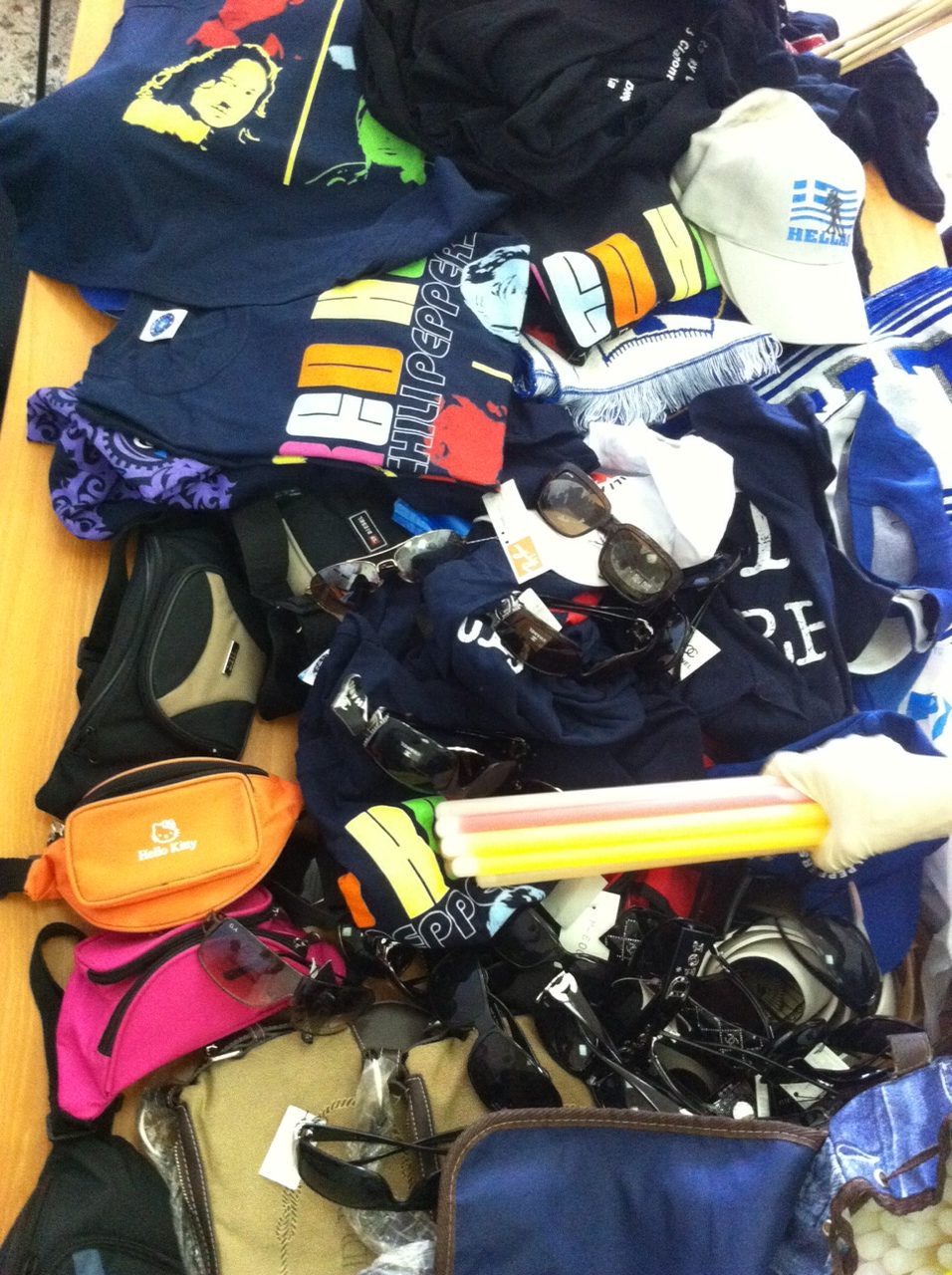 Εδώ…το «μαϊμού» μπλουζάκι