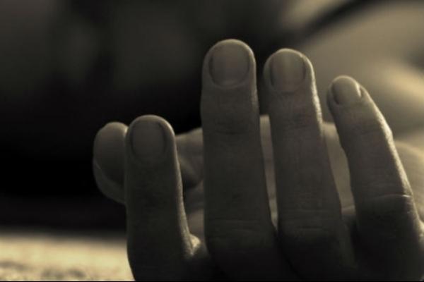 Αυτοπυρπολήθηκε και βούτηξε στο κενό