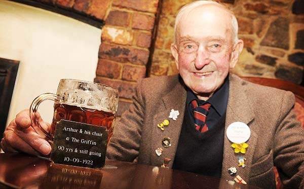 Ήπιε 30.000 μπύρες σε 72 χρόνια!