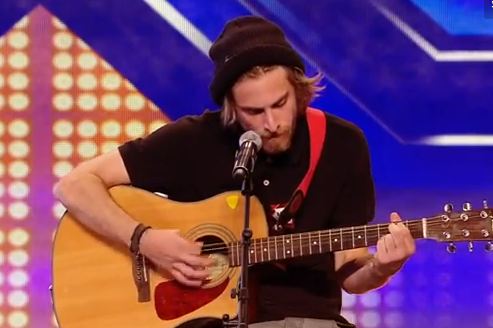 Άστεγος “μαγεύει” στο X-Factor