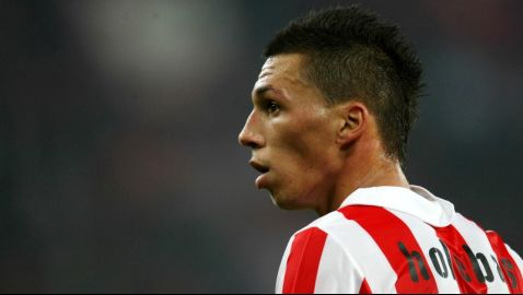 Με ποιον συμφώνησε ο Θρύλος;