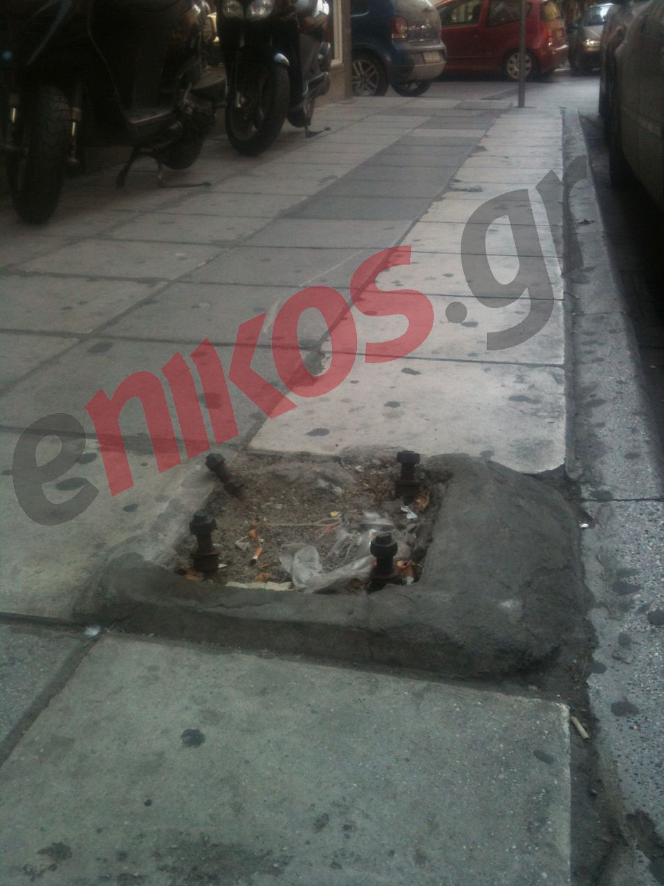 “Νάρκη” στο πεζοδρόμιο