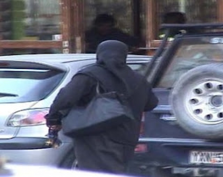 Έκαναν τις… θεούσες και έκλεβαν