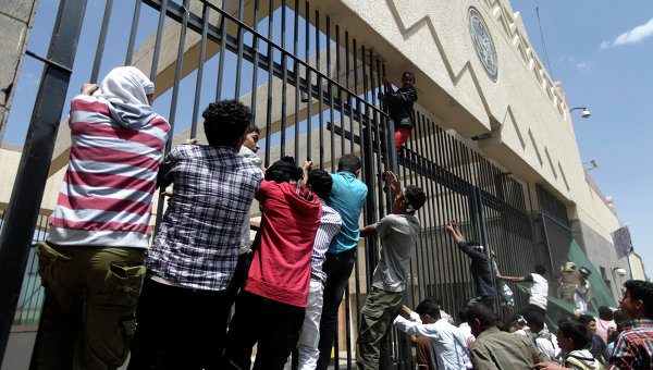 Αποσύρουν προσωπικό από τη Λιβύη