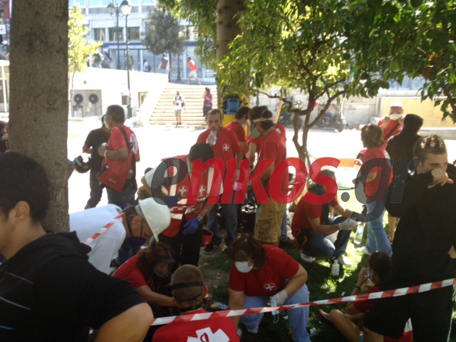 ΦΩΤΟ-Πρώτες βοήθειες σε τραυματίες