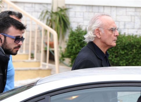 Εκ νέου στον ανακριτή