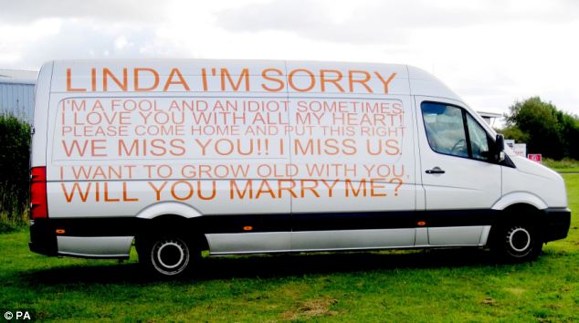 Πρόταση γάμου σε … καρότσα