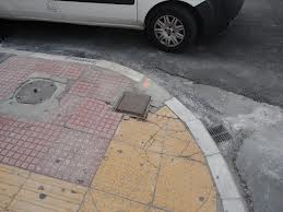 Νεκρός στο πεζοδρόμιο