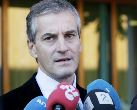 “Να σταματήσουν οι συγκρούσεις”