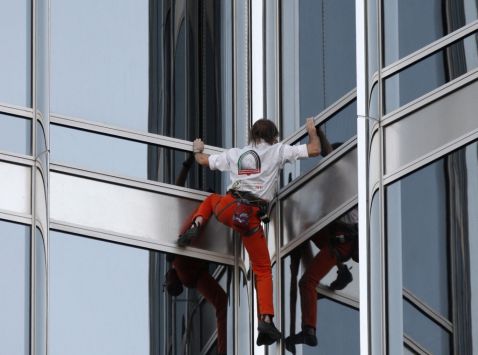 Σκαρφάλωσε στον ουρανοξύστη