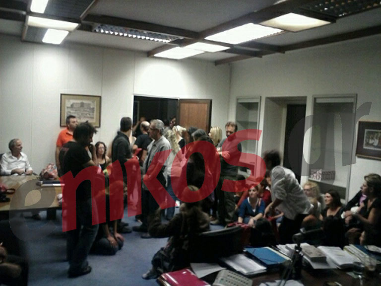 Μόνο στο enikos.gr: Τώρα – Κατάληψη στο γραφείο του υφυπουργού