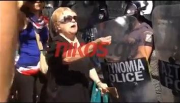 Βίντεο-Λιποθύμησε ηλικιωμένη στη Β.Σοφίας