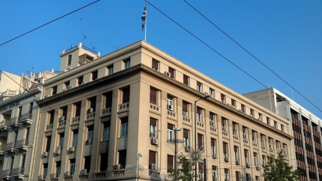 “Πιάτσα” δίπλα στο Λογιστήριο