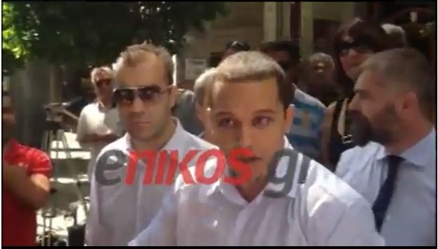 Βίντεο-Γιουχάισαν τον Κασιδιάρη