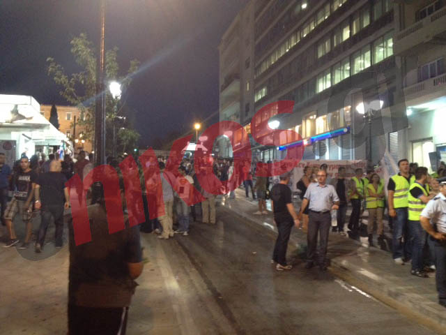 Τώρα- Η πορεία κινείται προς την Βουλή