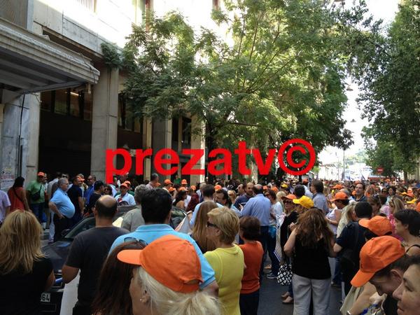 Τώρα-Διαδηλωτές στο Υπουργείο Οικονομικών