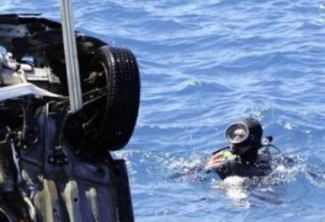 Έπεσε στη θάλασσα