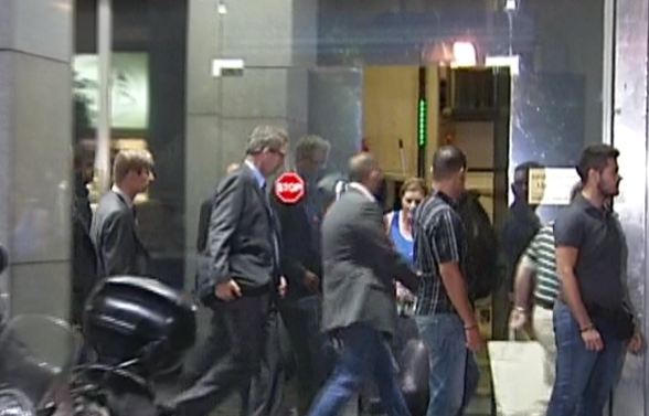 Η τρόικα ζητάει κι άλλο ψαλίδισμα