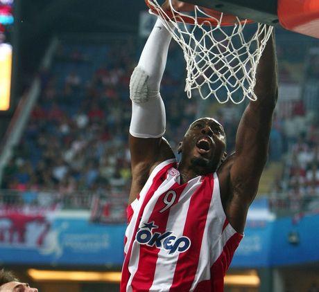 Επίδειξη δύναμης από Ολυμπιακό