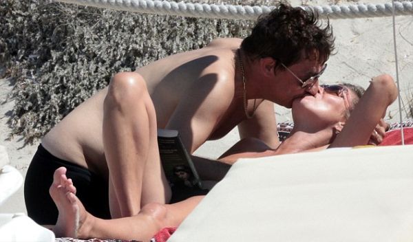 Η Kate Moss είναι ερωτευμένη