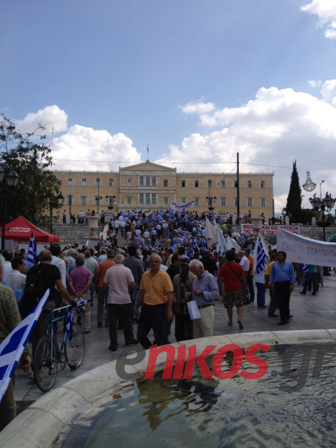 Ο Εθνικός Ύμνος στο Σύνταγμα