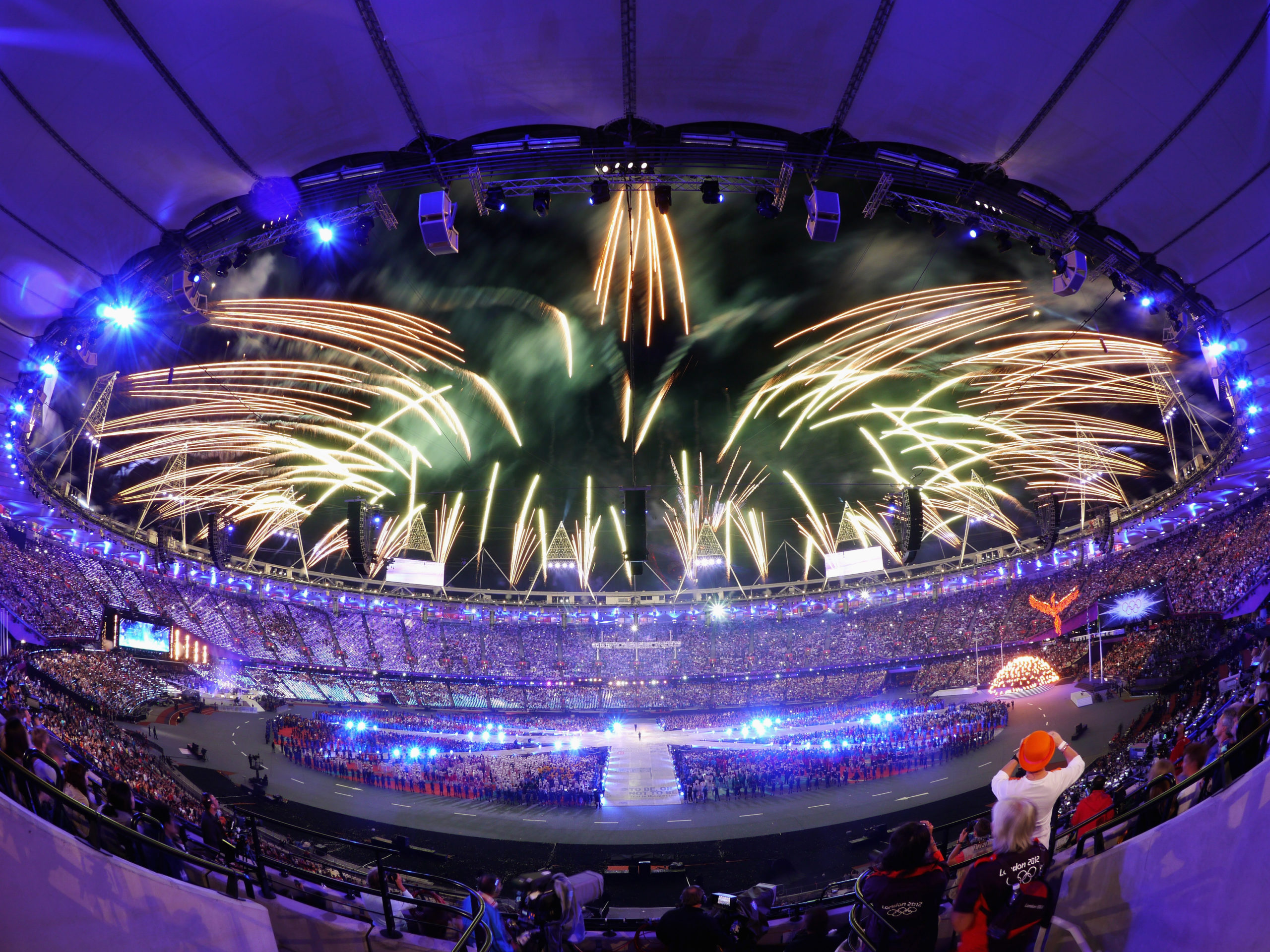 Φαντασμαγορική τελετή λήξης