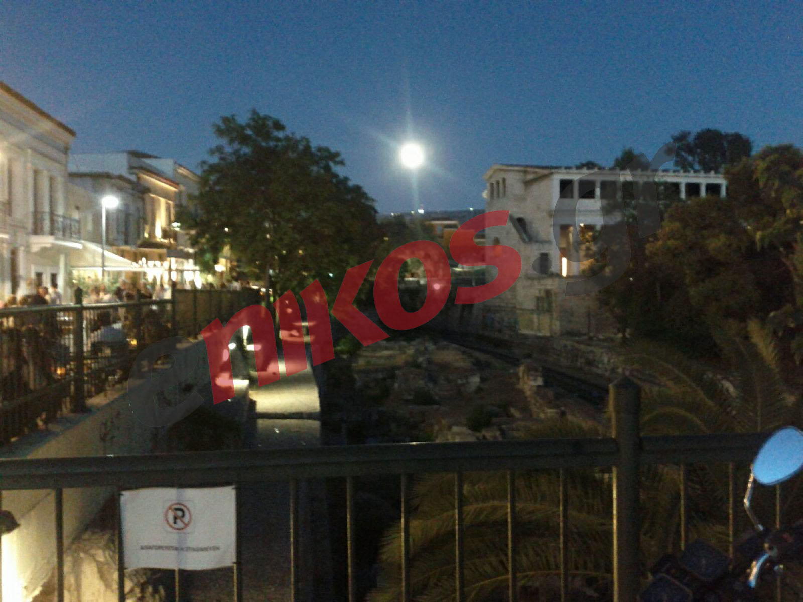 Η πανσέληνος στο Θησείο