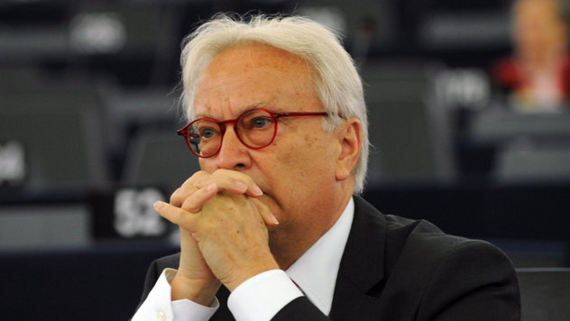 “Η τρόικα σκοτώνει την οικονομία”