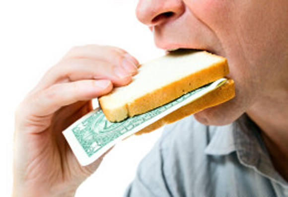 Έτρωγε χαρτονομίσματα των 50$!