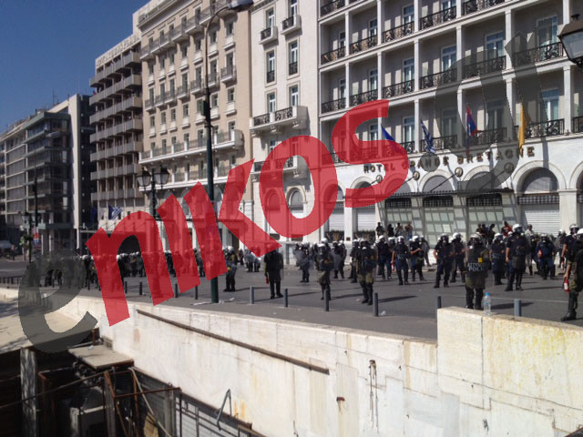 Τώρα – Μολότοφ και χημικά στο Σύνταγμα