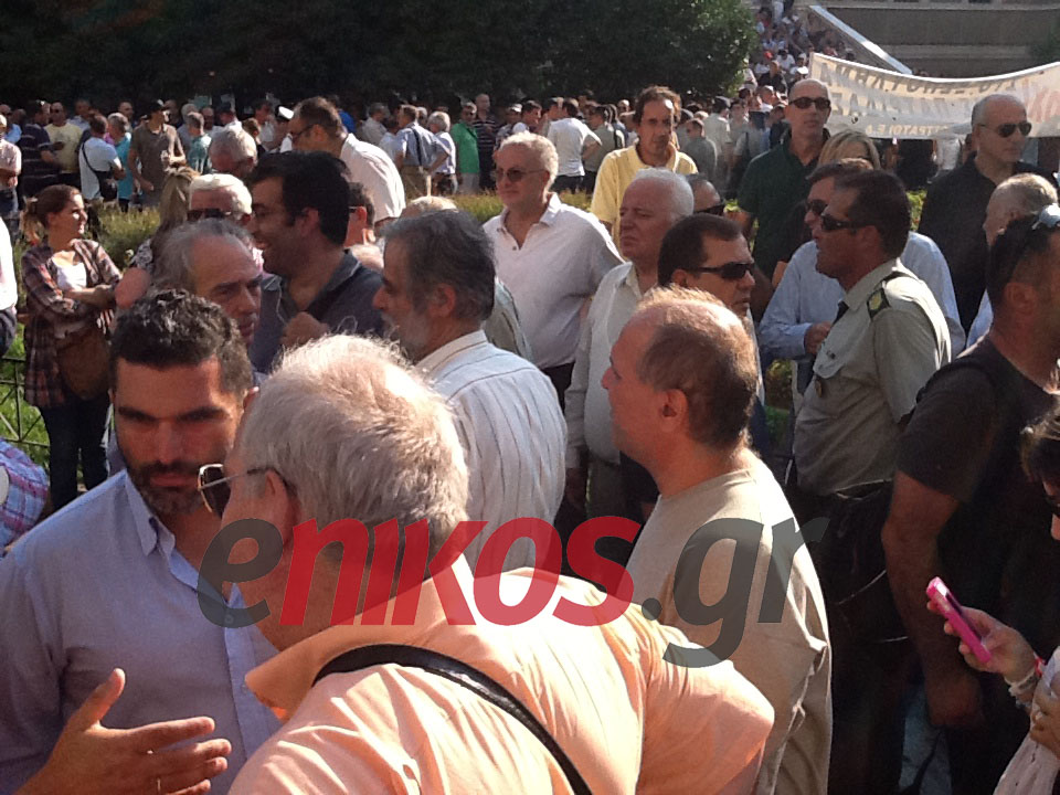 Περικοπές 6% στους ένστολους